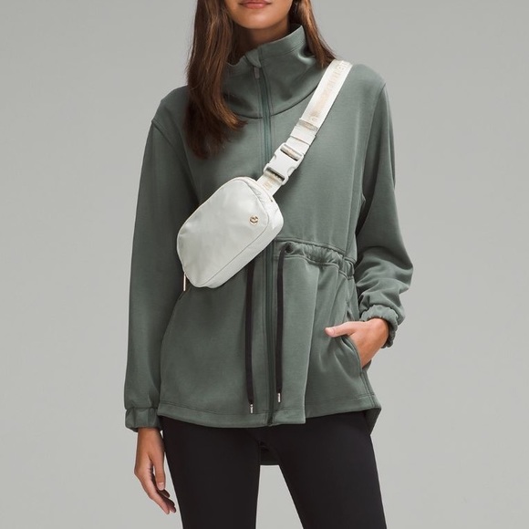 Lululemon Vapor Gold Everywhere Belt Bag (Brand New) - Picture 5 of 6